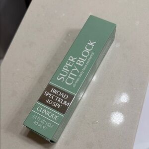 Clinique Super City Block SPF 40 - Sage Green